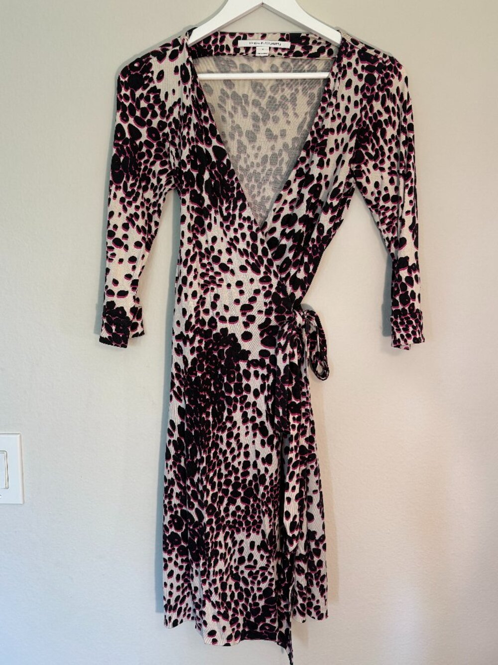 Diane Von Furstenberg 100% Silk Wrap Dress Pink Black White Cheetah Leopard